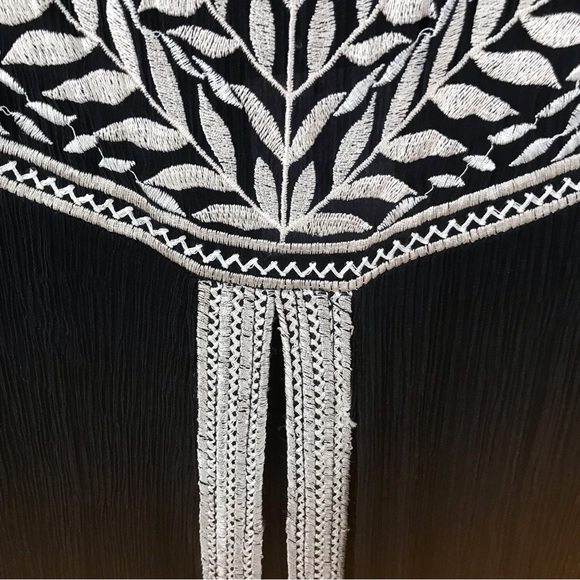 Urban Outfitters Black embroidered tunic NWT size L - Picture 4 of 8